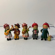 Vintage Caroler Ornamenti