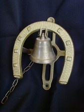 Campana ottone anni '80. Con catenella. Cm 17 x 11 x 10. Fondo magazzino