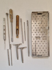 Custodia con 12 strumenti DHS