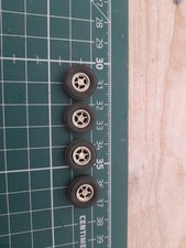 4x Pneumatici Auto in Gomma Scala 1/43 Con Cerchi Ruote Modelli Auto Ferrari Porsche 