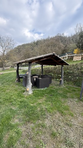 Gazebo cemento finto legno - finto,