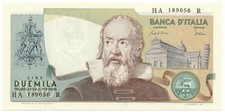 2000 LIRE BANCA D'ITALIA GALILEO VARIETÀ DI COLORE ARTEFATTA 24/10/1983 FDS