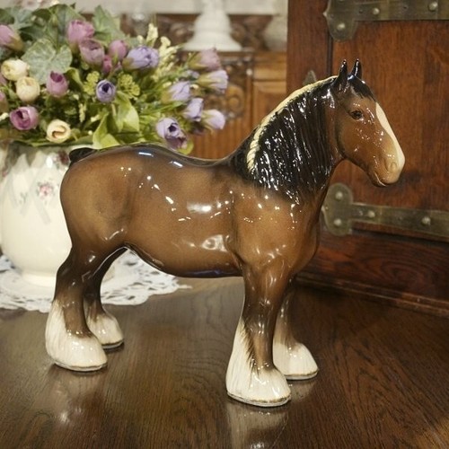 Statuina cavallo della contea