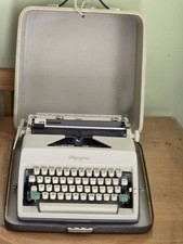 OLYMPIA MONICA Typewriter Vintage With Case. 