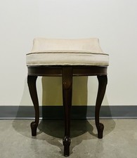 Squisito sgabello imbottito