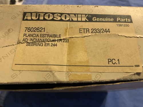 Plancia autoradio estraibile