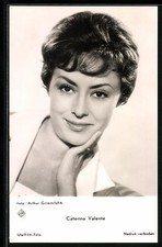 Caterina Valente con mano sul