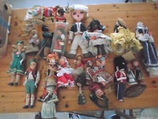 vecchi giocattoli bambole e altro