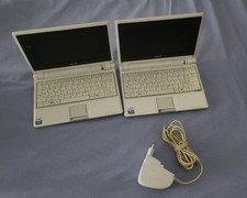 Lotto 2 ASUS Eee PC non funzionanti per parti ricambio + 1 alimentatore