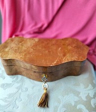 Portagioie in radica di ciliegio fatto a mano in Italia.                     