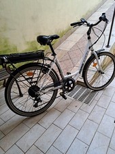 Bicicletta elettrica pedalata assisitita nuovissima Momo Ferrara bianca