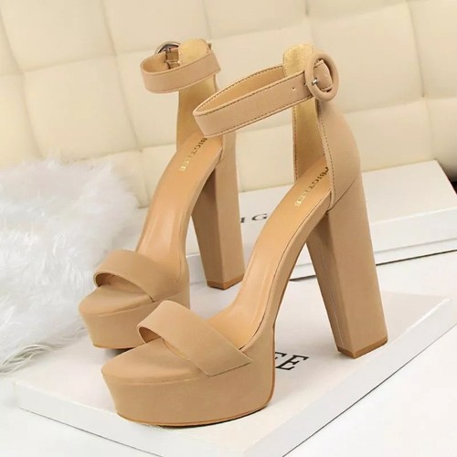 Sandali beige con tacco largo - sandali,