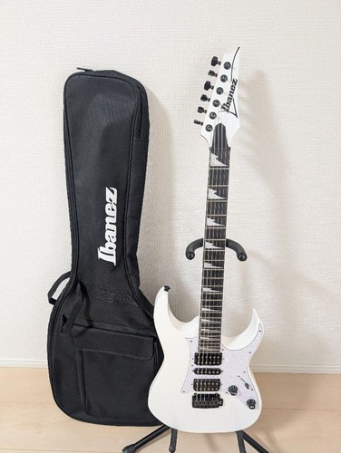 Chitarra elettrica bianca