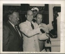 1957 Stampa Foto New Orleans-Sindaco Chep Morrison taglia una torta al Municipio