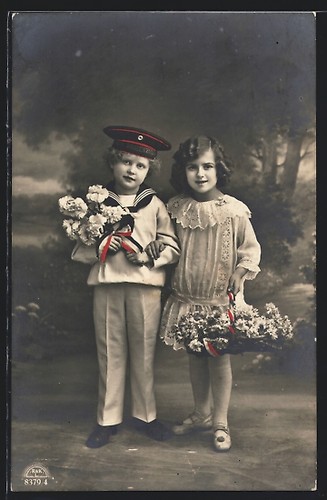 Cartolina ragazzo con berretto