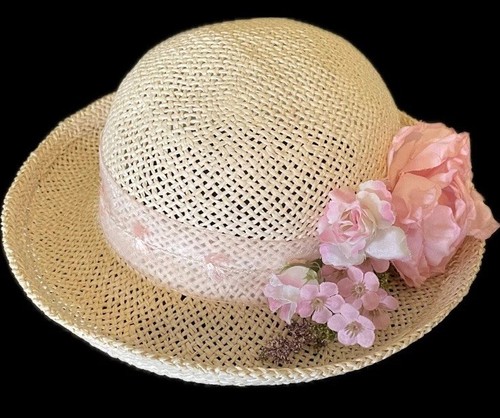 Adorabile cappello bianco