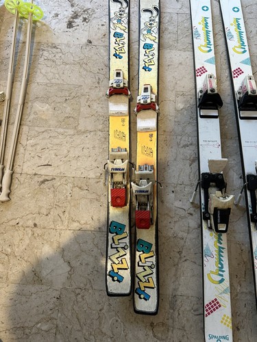 Due coppie scii neve - di,
