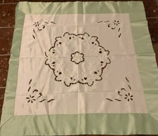 centro tavola in raso verde e bianco 85x80