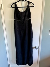 Maxi abito LeMonde Fashions con perline e paillettes spacco posteriore