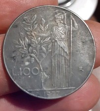 FALSO 100 LIRE 1977 LEGA FERROSA COLORE SCURO SRITTE ESILI BORDO ARROTONDATO 