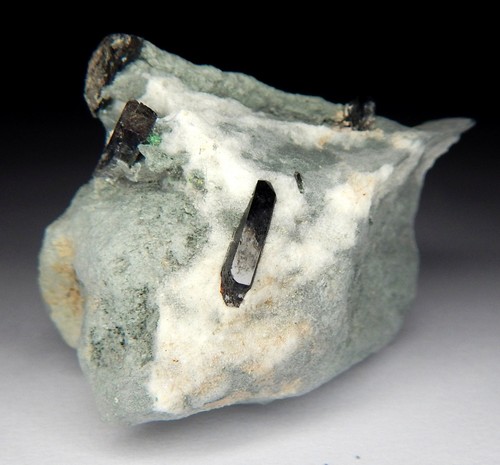 170 8ct benitoite neptunite - 170.8ct,