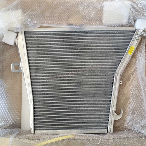 Radiatore acqua destro nuovo