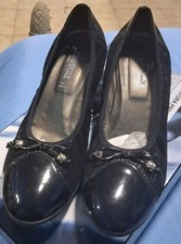 Scarpe con tacco basso per