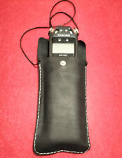 custodia in vera pelle nera con laccio al collo per registratore tascam dr-05x