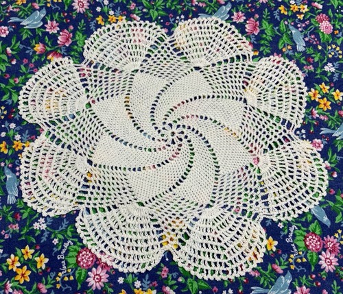 Vintage hand crocheted round - vintage,