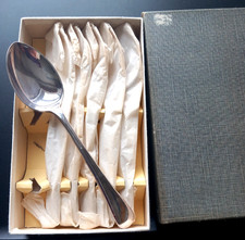 Boxed set 6 dessert spoons G