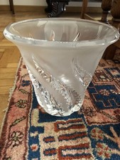 R. Lalique. Vaso in cristallo
