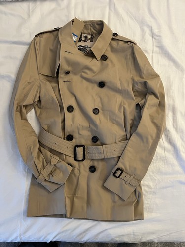 Nuovissimo trench corto