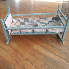 Antica culla per bambole letto