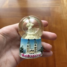 PALLA DI VETRO CON NEVE MADONNA DI MEDUGORJE IDEA REGALO ??