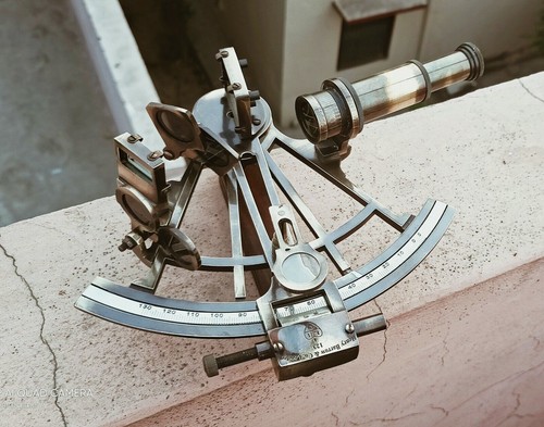 Strumento astrolabio nautico