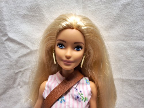 Barbie bambola 2015 - , in