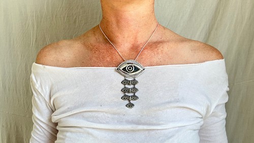 Collana con ciondolo occhio