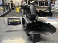 Sony PXW-X70 HD XDCAM AVCHD videocamera con 2 mazze, caricatore e adattatore di alimentazione CIB