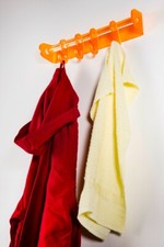 Appendi accappatoi o asciugamani in plexiglass satinato, con 4 ganci. 