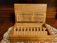 Portasigarette a scrigno in legno intagliato