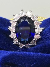 Anello zaffiro blu, ispirato
