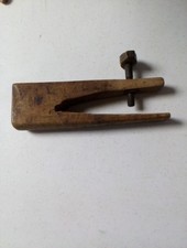 Vecchio morsetto da lavoro per