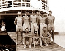1910 COLUMBIA CREW TEAM PHOTO