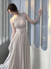 Abito Lungo Grigio Chiaro Stile Sofisticato Vita Alta Per Invitata Elegante