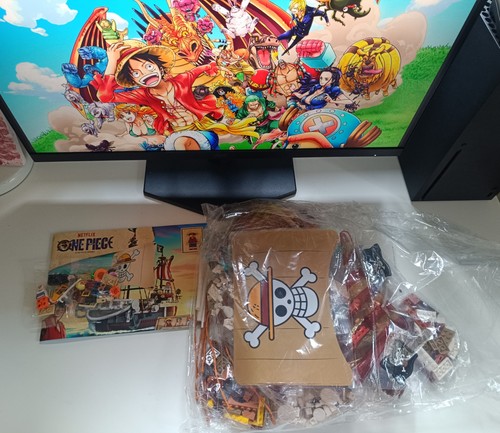 One piece going - going, merry