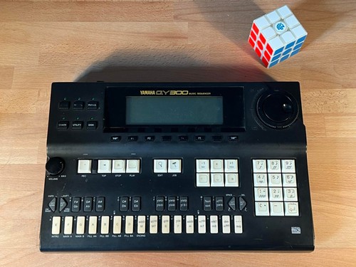 Yamaha qy300 midi sequencer - midi,