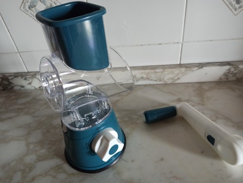 Affetta sminuzza trita - -affetta,sminuzza, e