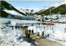 SCHILPARIO BERGAMO sciatori vanno alle piste sci 