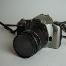 Canon EOS 3000n con obiettivo