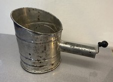 Antico setaccio in latta per